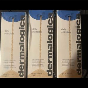 Daily milkfoliant (calming oat based)